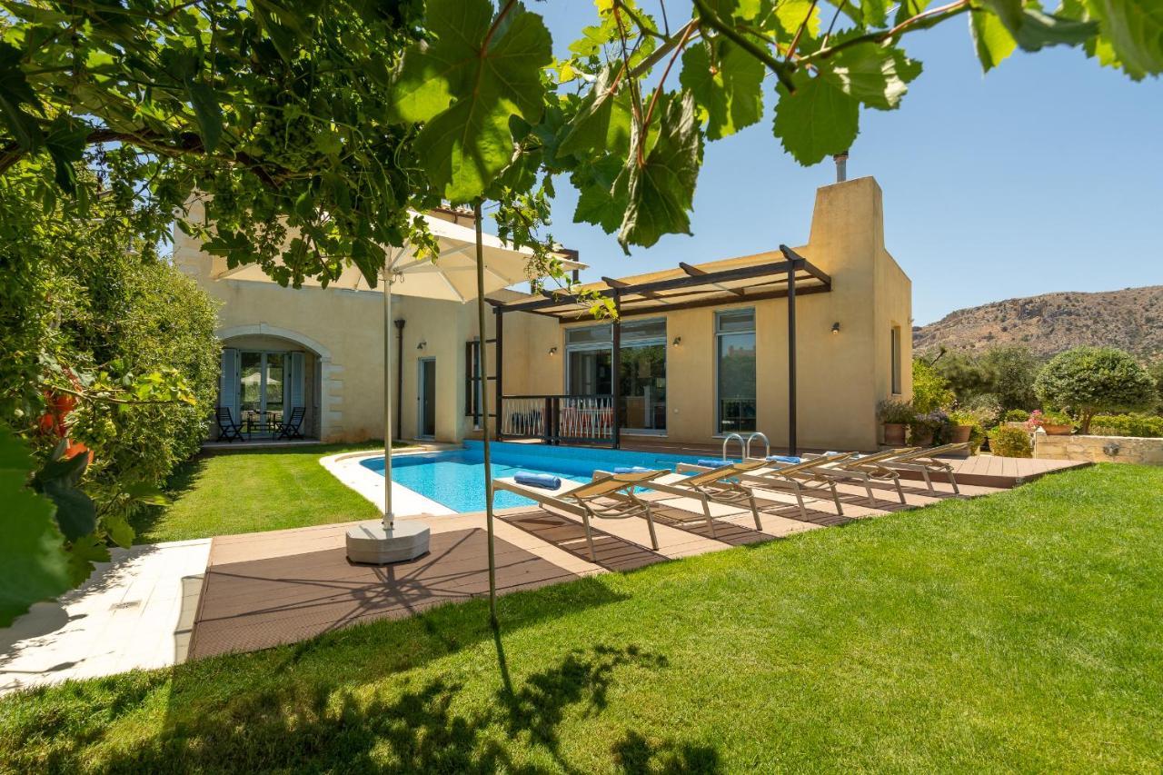 Calma Seaside Villa *